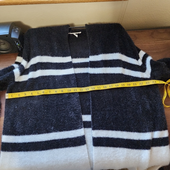 BCBGeneration Oversized Eyelash Duster Cardigan Shawl Sweater Black & White - Picture 7 of 8